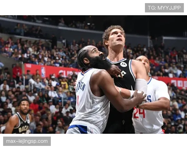 布鲁克·洛佩斯内线挡拆拉开空间提升篮下得分效率